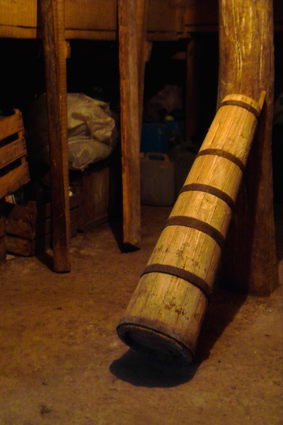 Млякото избутва маслото нагоре, за да стане мътеница