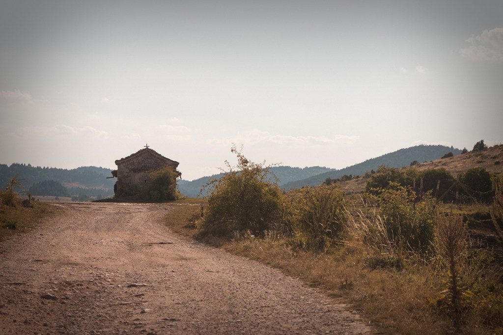 Параклисът "Св. Илия", край Добростан.
