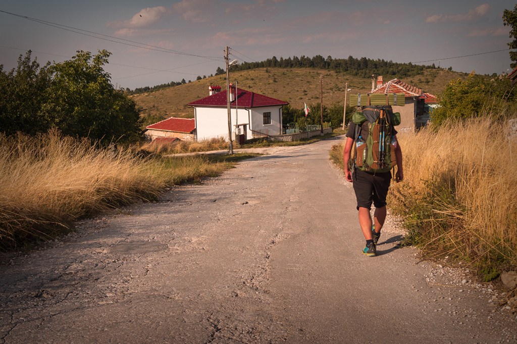 Влизаме в село Добростан.