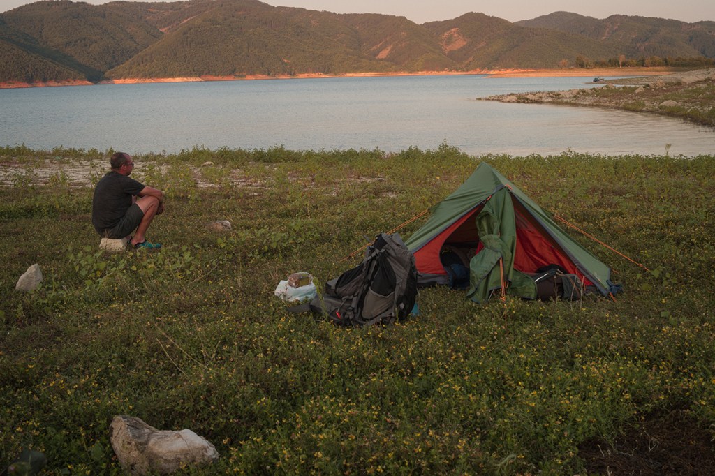 Бивак номер пет на язовир Кърджали. 
